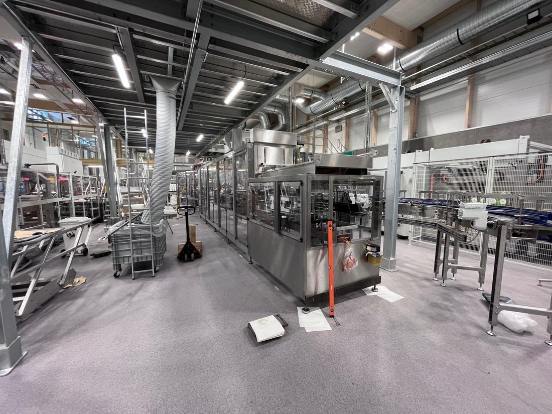 Montage von Industriemaschinen und Produktionslinien